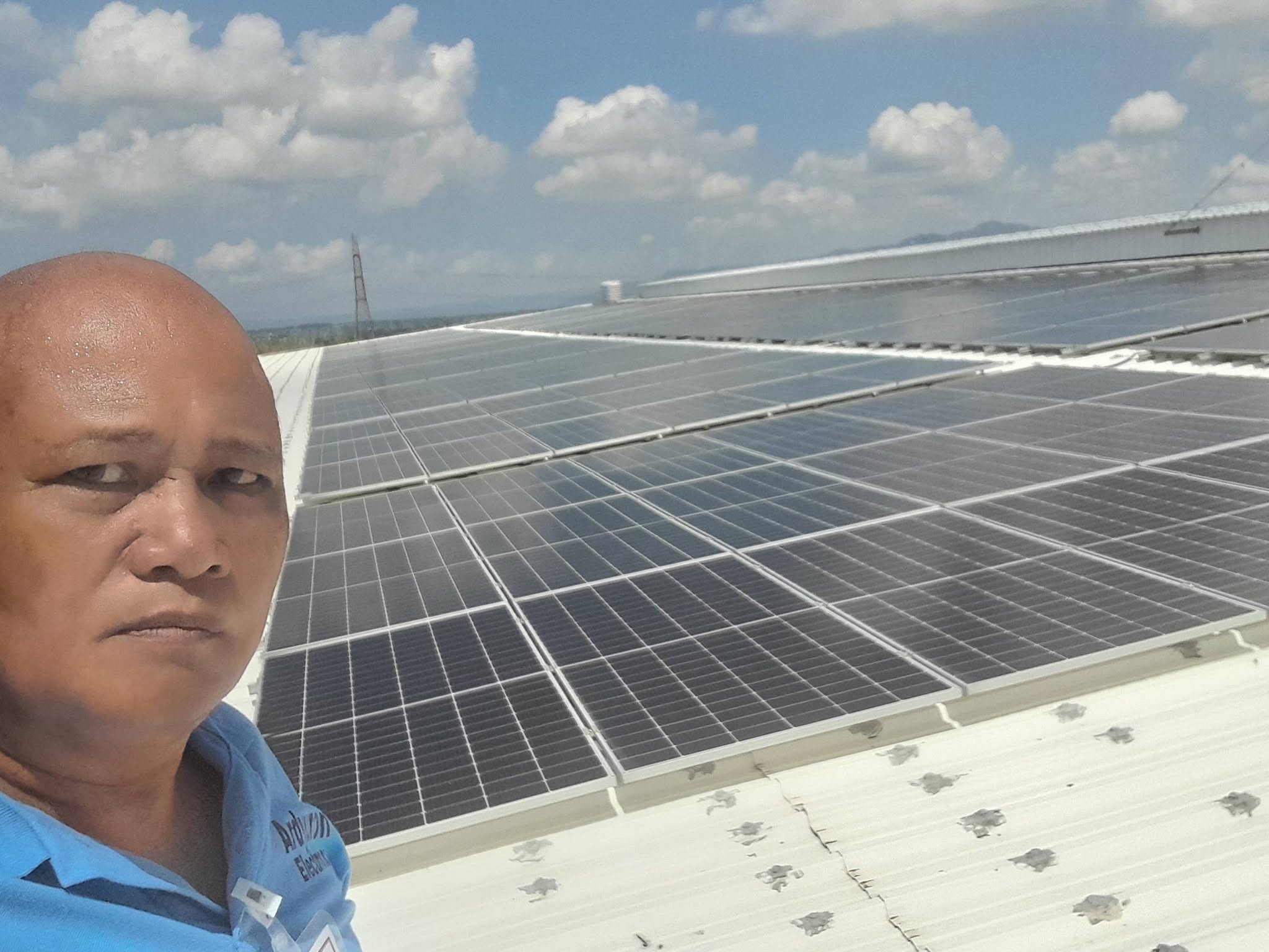 Ardyuron Solar technician on a large commercial rooftop solar array