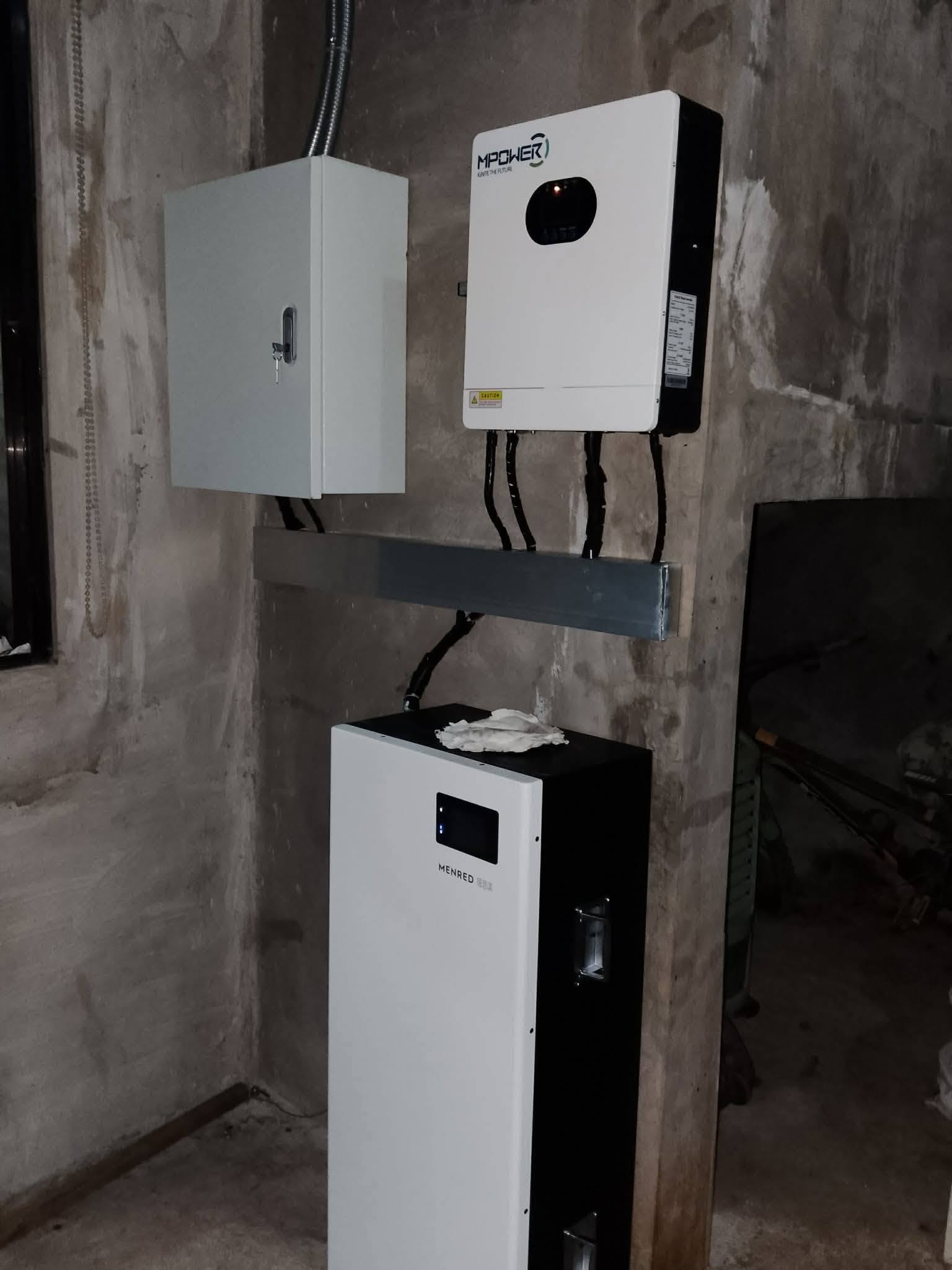 Wall-mounted hybrid inverter with floor-standing lithium battery storage
